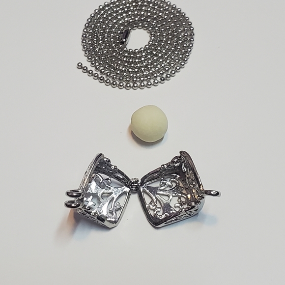 Memory Marks Bookmark, Angel Pin, and Essential Oil Diffuser Prayer Box - Picture 7 of 13